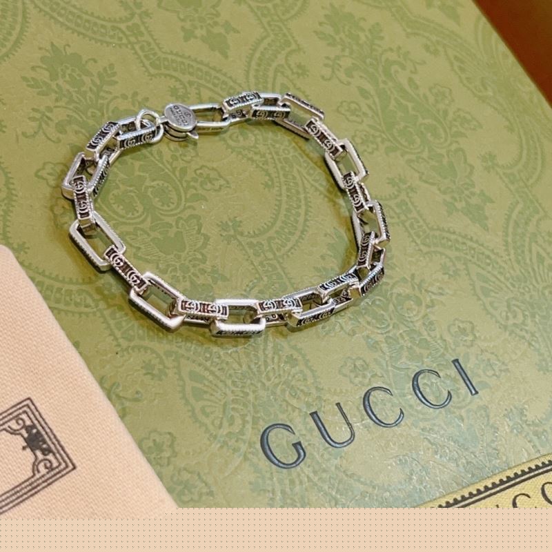 G*u*i bracelets